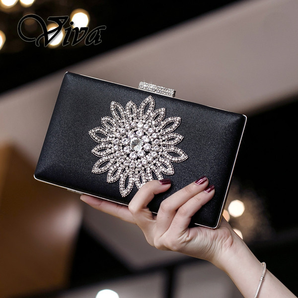 Модерен дамски портфейл в два цвята с декорация