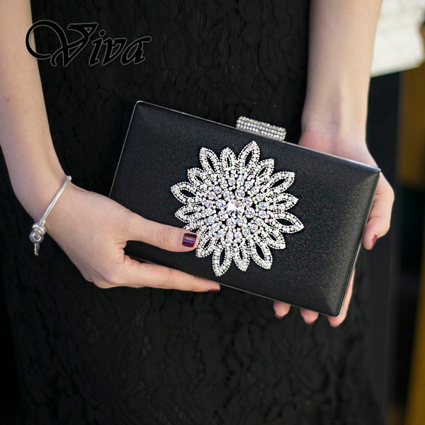 Модерен дамски портфейл в два цвята с декорация