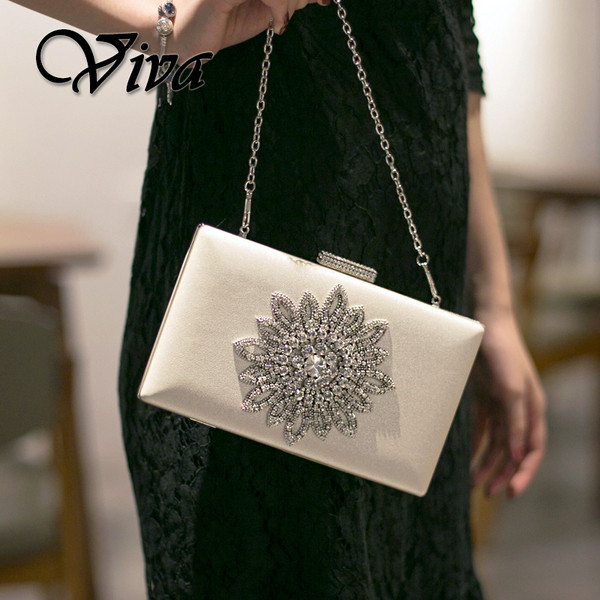 Модерен дамски портфейл в два цвята с декорация