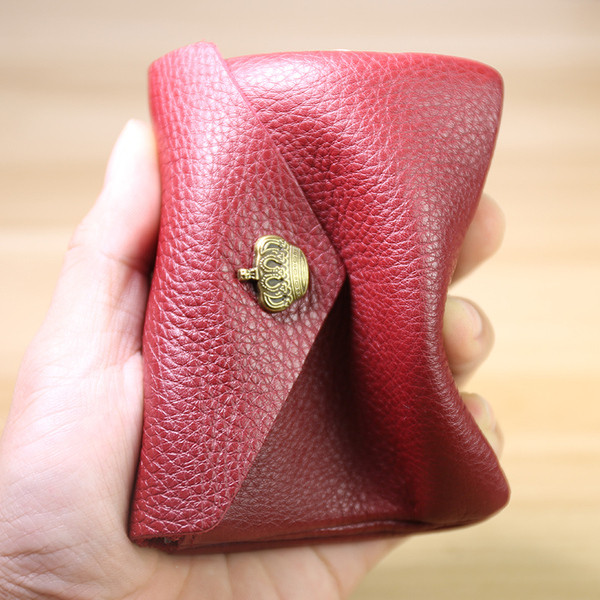 Стилен дамски малък портфейл в няколко цвята с цип