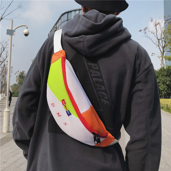 Μοντέρνα τσάντα για άνδρες με  επιγραφή σε τέσσερα χρώματα