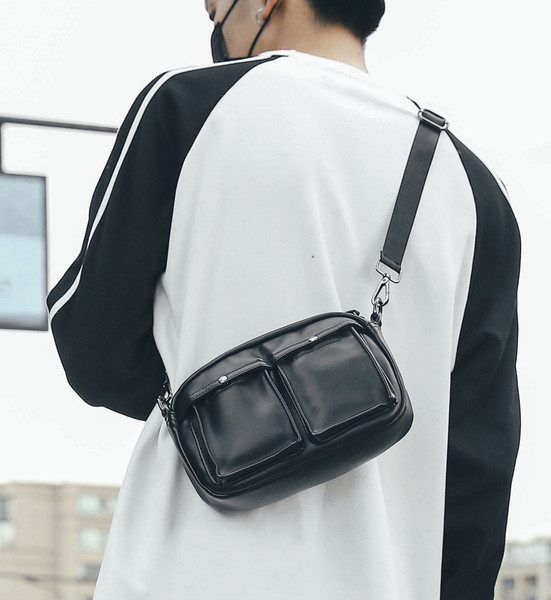 Ανδρική τσάντα από έκο δέρμα με τσέπες σε μαύρο χρώμα