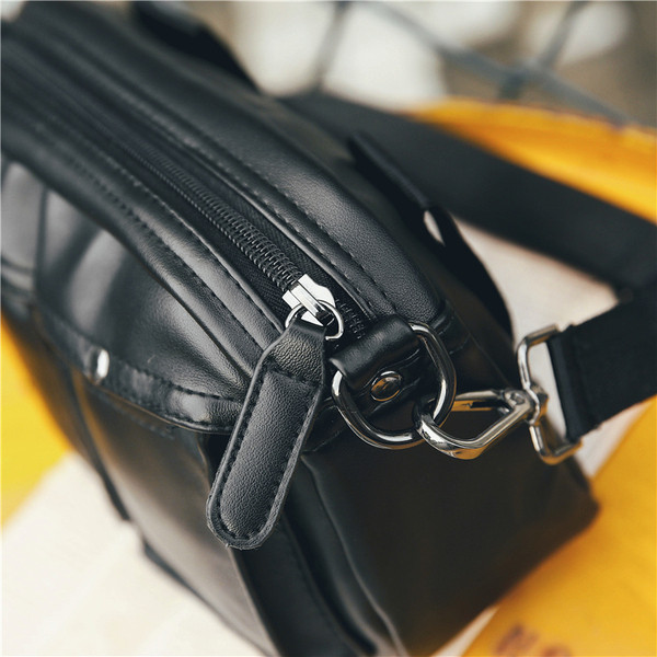 Ανδρική τσάντα από έκο δέρμα με τσέπες σε μαύρο χρώμα