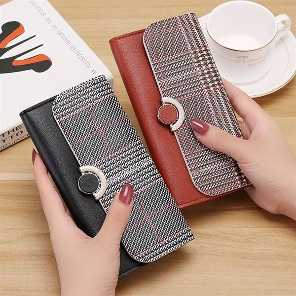 Μοντέρνο γυναικείο πορτοφόλι σε διάφορα χρώματα με μεταλλική λεπτομέρεια