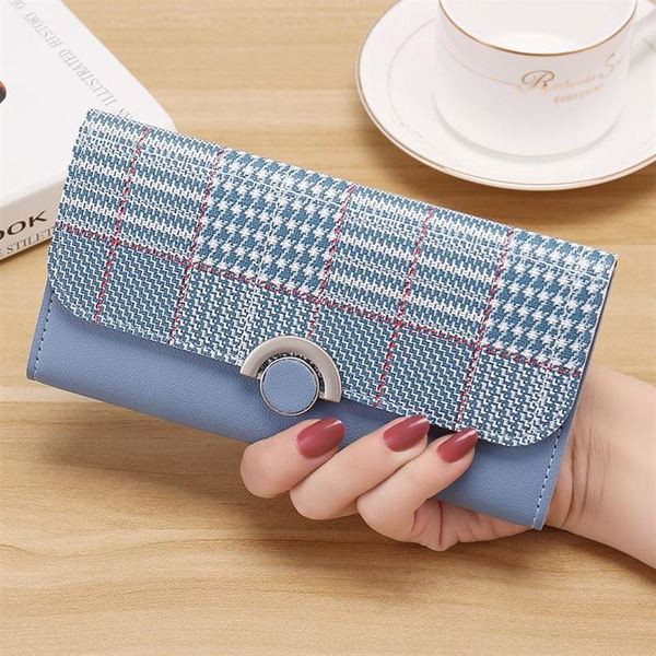 Μοντέρνο γυναικείο πορτοφόλι σε διάφορα χρώματα με μεταλλική λεπτομέρεια