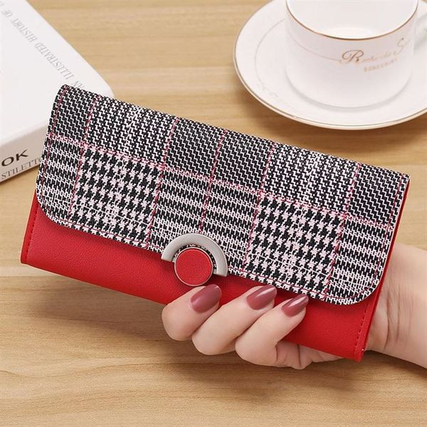 Μοντέρνο γυναικείο πορτοφόλι σε διάφορα χρώματα με μεταλλική λεπτομέρεια