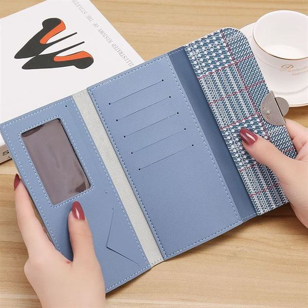 Μοντέρνο γυναικείο πορτοφόλι σε διάφορα χρώματα με μεταλλική λεπτομέρεια