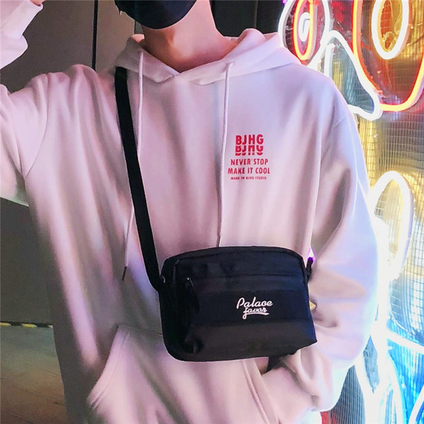 Ανδρική καθημερινή τσάντα με επιγραφές σε τέσσερα χρώματα