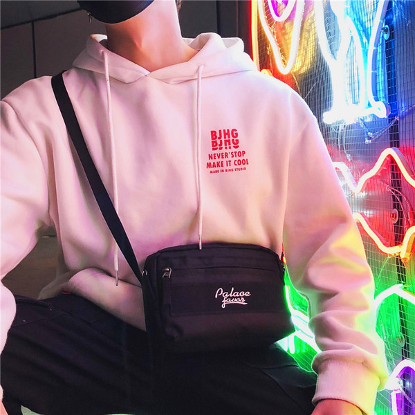 Ανδρική καθημερινή τσάντα με επιγραφές σε τέσσερα χρώματα