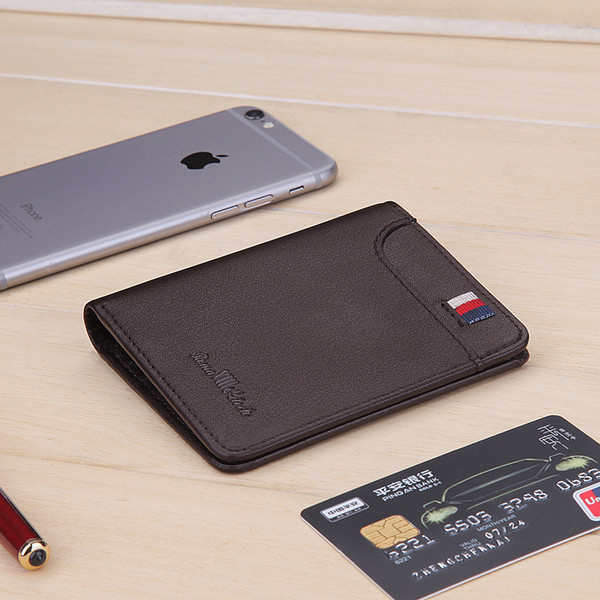 Κομψό ανδρικό πορτοφόλι σε μαύρο χρώμα