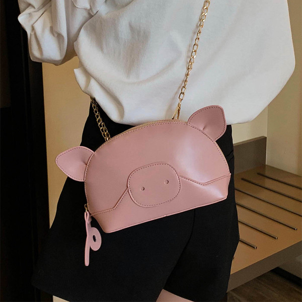 Καθημερινή γυναικεία τσάντα  με τρισδιάστατο στοιχείο σε διαφορετικά χρώματα