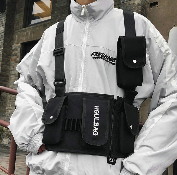 Ανδρική τσάντα με τσέπες και επιγραφή σε τέσσερα χρώματα