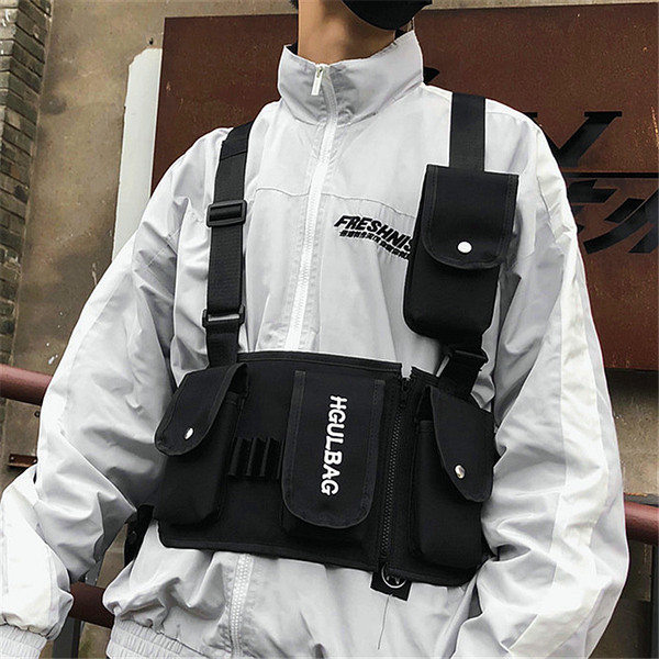 Ανδρική τσάντα με τσέπες και επιγραφή σε τέσσερα χρώματα