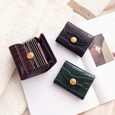 Модерен дамски портфейл в три цвята с метално закопчаване