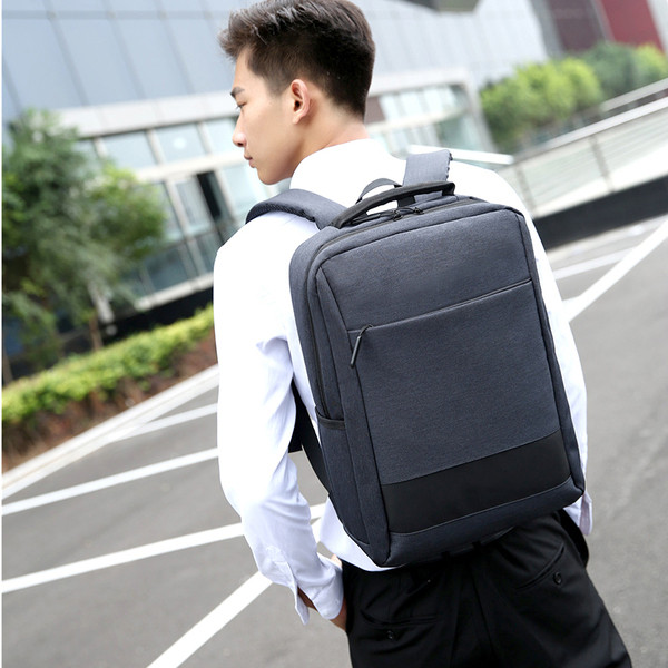 Μοντέρνο ανδρικό σακίδιο σε τρία χρώματα με επιγραφή