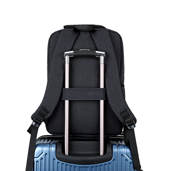 Μοντέρνο ανδρικό σακίδιο σε τρία χρώματα με επιγραφή