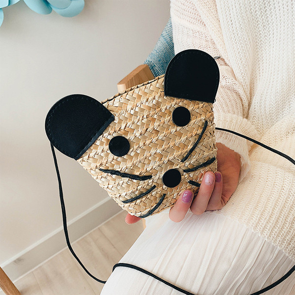 Μοντέρνα τσάντα για γυναίκες με μεγάλη λαβή και στοιχείο 3D