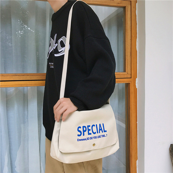 Ανδρική καθημερινή τσάντα με επιγραφές σε διάφορα χρώματα