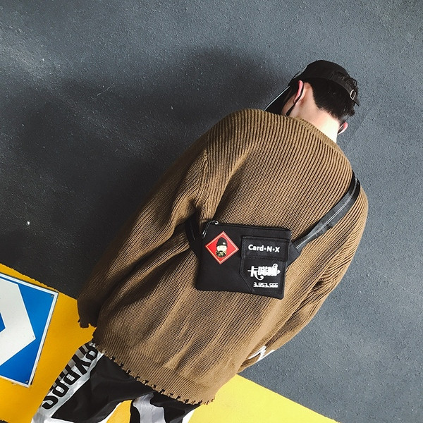 Casual τσάντα ανδρών με επιγραφές σε μαύρο και κίτρινο χρώμα