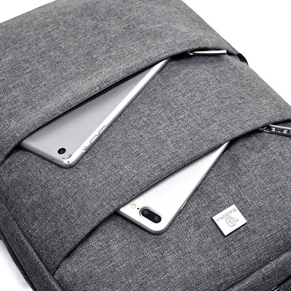 Κομψό σακίδιο των ανδρών σε διάφορα χρώματα με μεταλλική λαβή