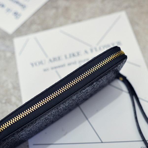 Κομψό γυναικείο πορτοφόλι σε τρία χρώματα με ιμάντα