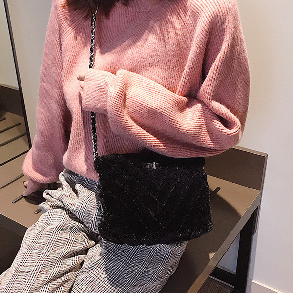 Σύγχρονη τσάντα φτερών κυρίες σε λευκό, μαύρο και ροζ χρώμα