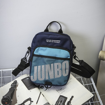 Ανδρική τσάντα αθλητισμού με τριών χρωμάτων επιγραφή