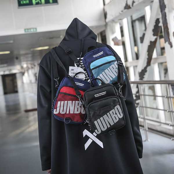 Ανδρική τσάντα αθλητισμού με τριών χρωμάτων επιγραφή