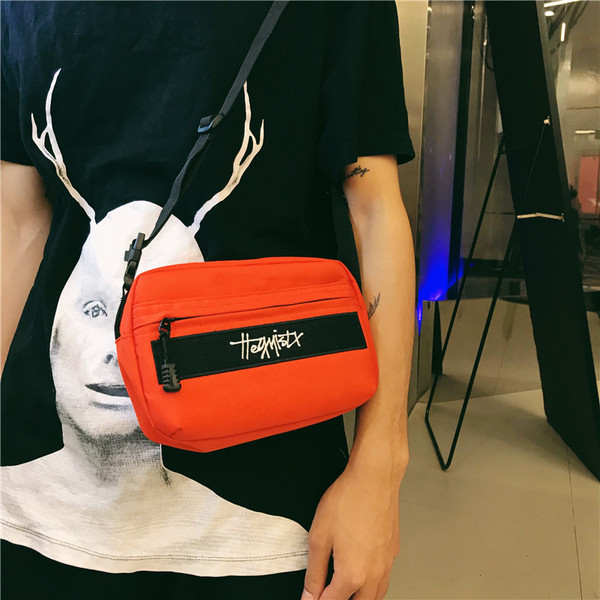 Casual τσάντα ανδρών με επιγραφές σε τρία χρώματα