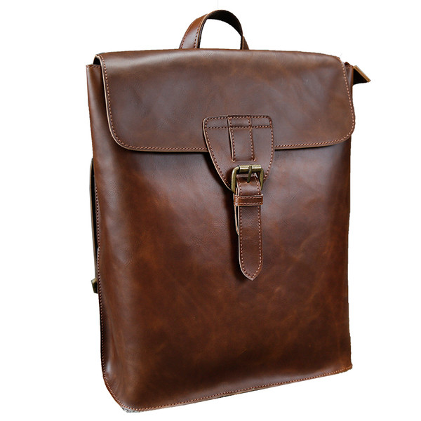 Κομψό δερμάτινο σακίδιο δέρματος ανδρών σε καφέ χρώμα