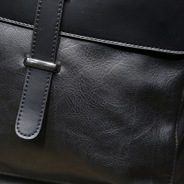 Μοντέρνο ανδρικό σακίδιο σε μαύρο χρώμα με οικολογικό δέρμα