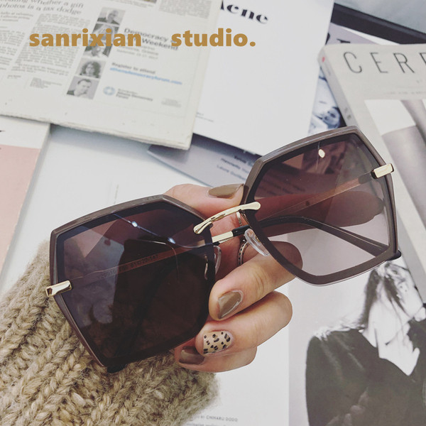 Κομψά γυναικεία γυαλιά ηλίου σε τρία χρώματα