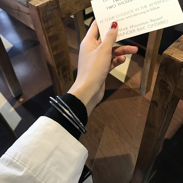 Κυρίες μοντέρνο βραχιόλι σε χρυσό και ασημί χρώμα