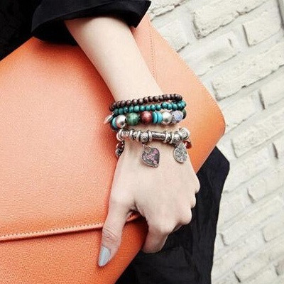 Set dama de patru bratari cu margele si pandantive