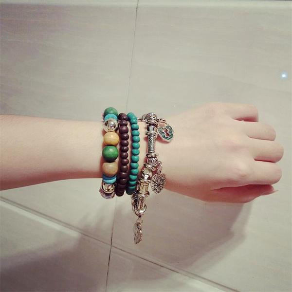 Set dama de patru bratari cu margele si pandantive