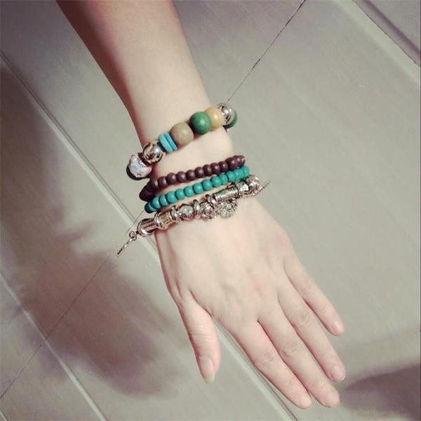 Set dama de patru bratari cu margele si pandantive