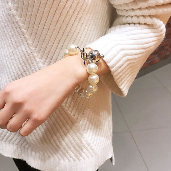 Bratara de dama moderna cu perle decorative