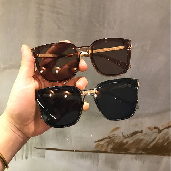 Κομψά γυναικεία γυαλιά ηλίου σε διάφορα χρώματα