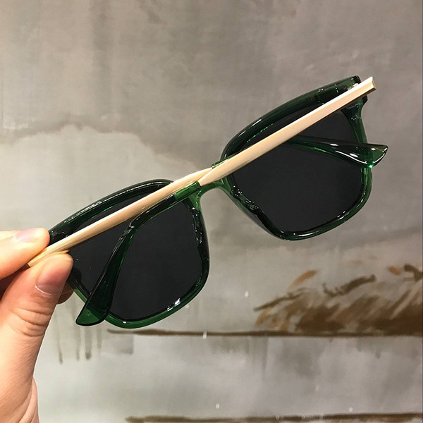 Κομψά γυναικεία γυαλιά ηλίου σε διάφορα χρώματα