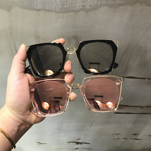 Ochelari de soare de dama moderni model NOU in mai multe culori