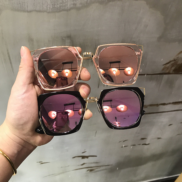 Ochelari de soare de dama moderni model NOU in mai multe culori