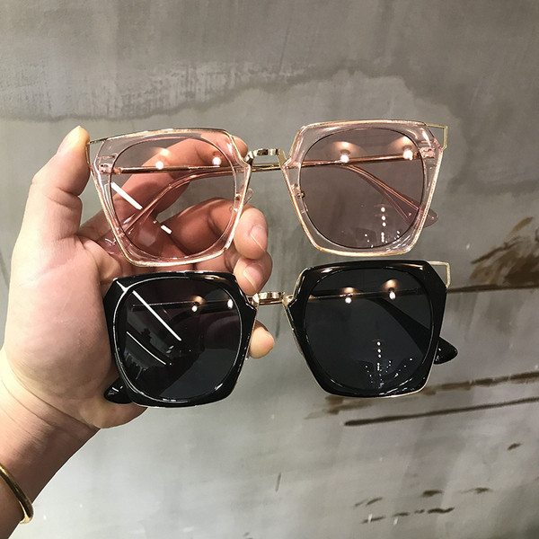 Ochelari de soare de dama moderni model NOU in mai multe culori