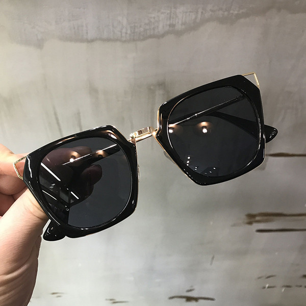 Ochelari de soare de dama moderni model NOU in mai multe culori