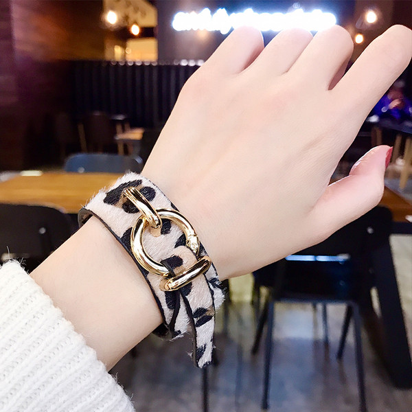 Γυναικείο βραχιόλι με λεοπάρδαλο δεξιά σε τρία χρώματα