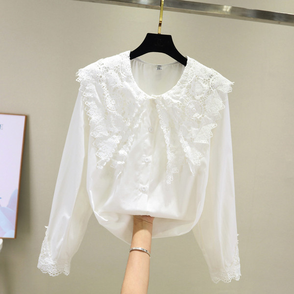 Cămașă elegantă de damă, cu dantelă și mâneci lungi, în culoarea albă