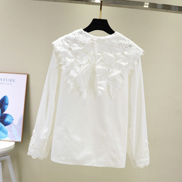 Cămașă elegantă de damă, cu dantelă și mâneci lungi, în culoarea albă