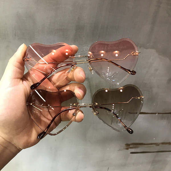 Ochelari eleganti in forma de inima de dama in mai multe culori