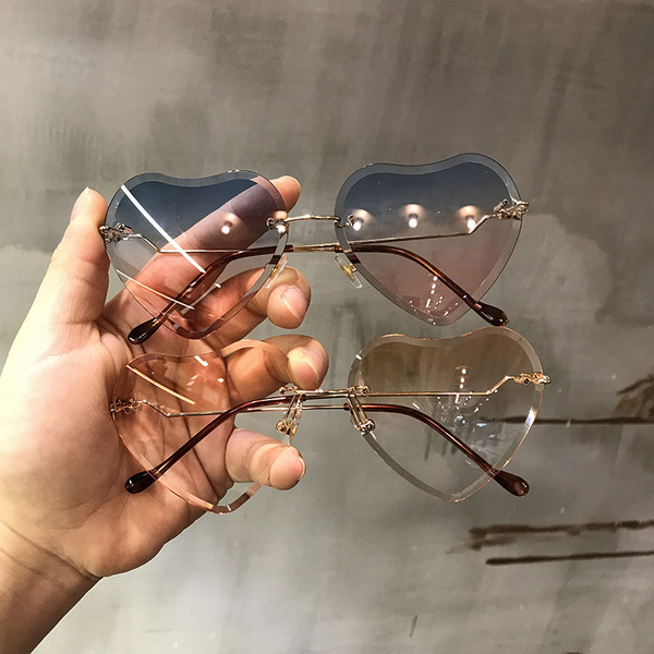 Ochelari eleganti in forma de inima de dama in mai multe culori