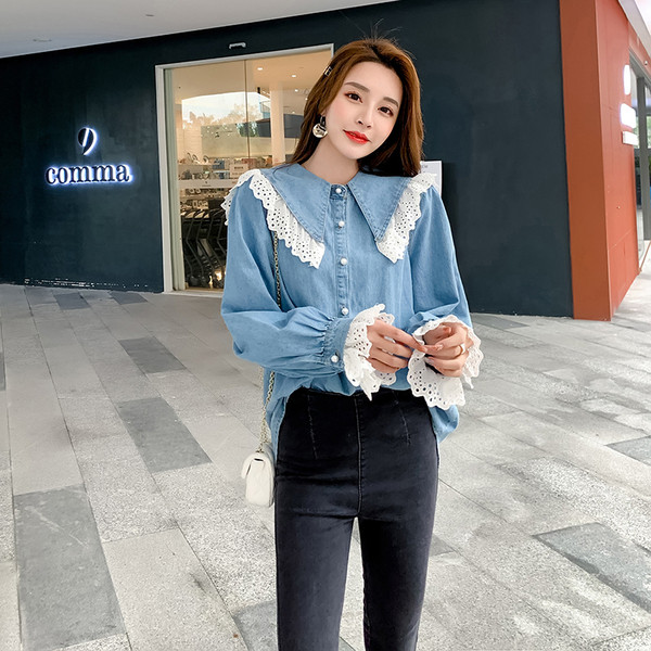 Cămașă de damă din denim cu dantelă albă și mâneci lungi