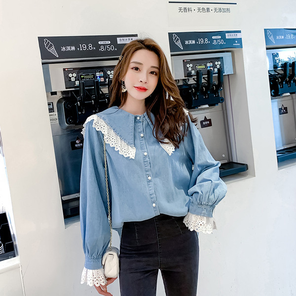 Cămașă de damă din denim cu dantelă albă și mâneci lungi